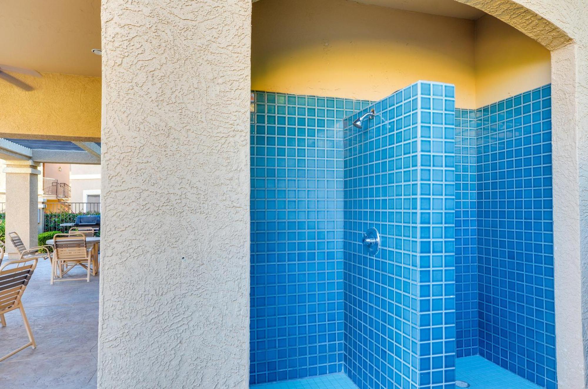 Apartment Couples With Deck And Amenities!