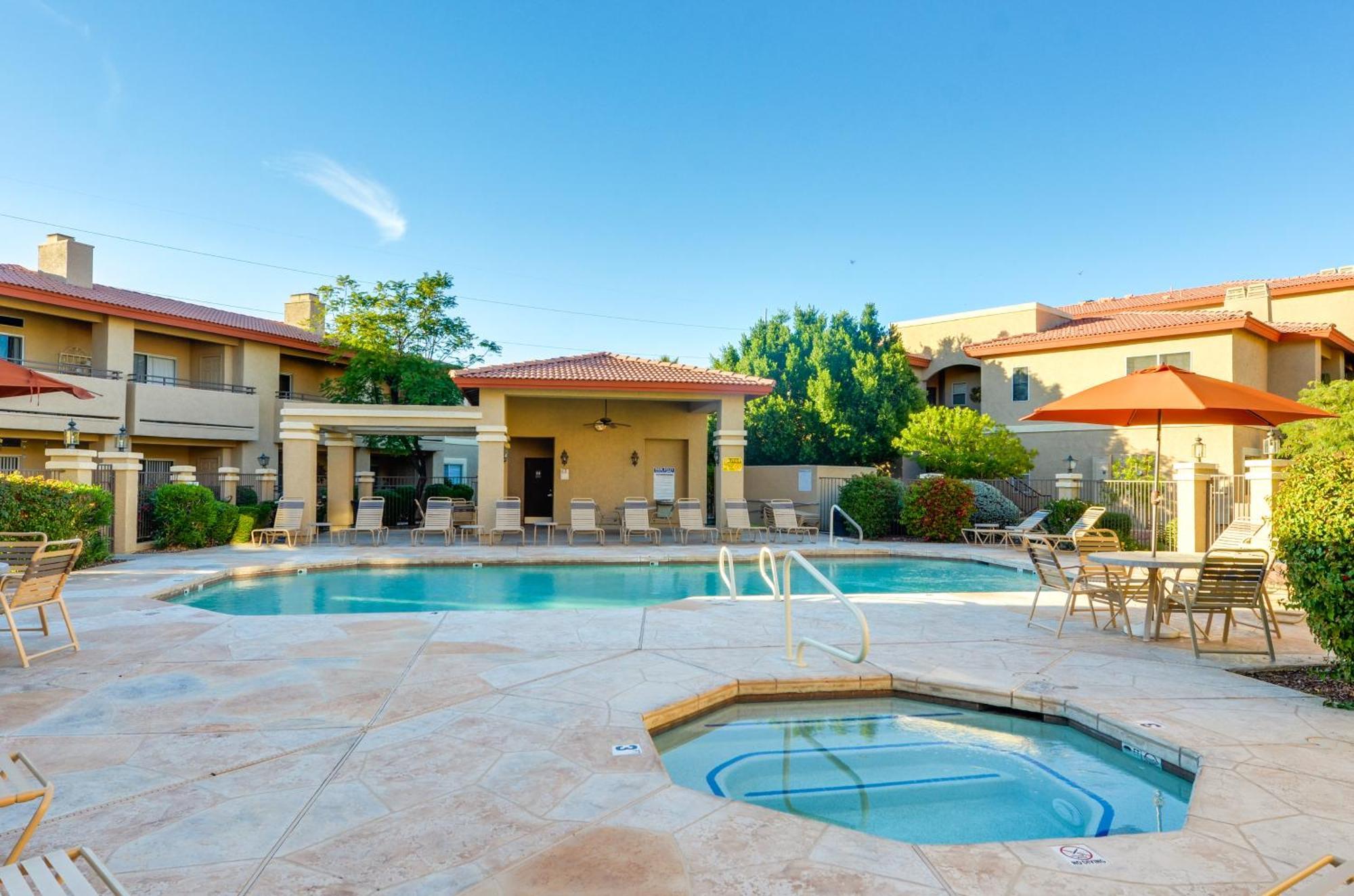 Apartment Couples With Deck And Amenities!